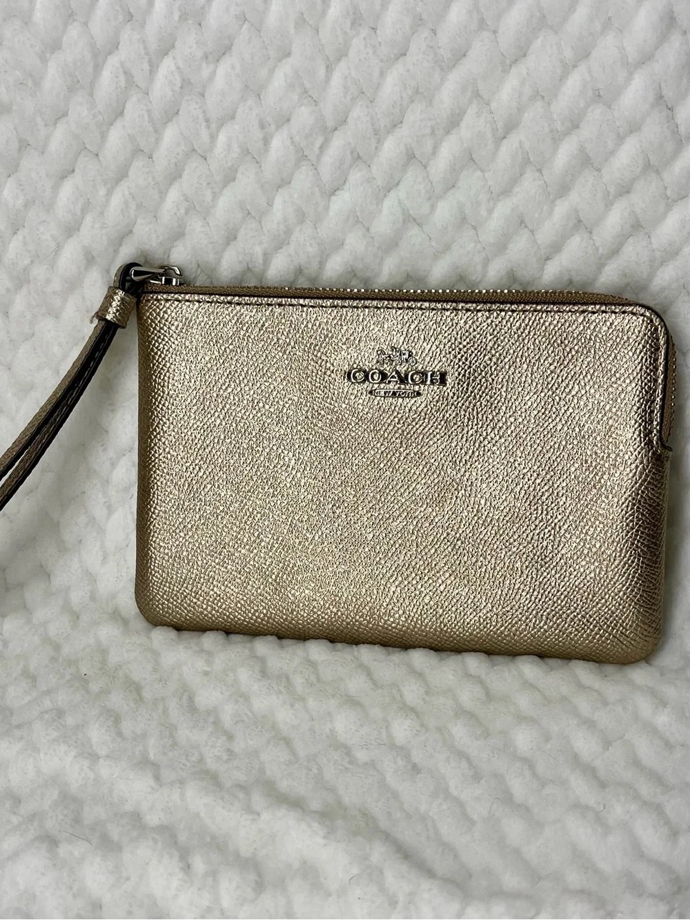 Coach Metallic Gold Leather Zip Wristlet – Zip Pouch – Good Condition